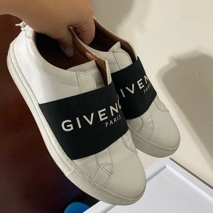 Givenchy sneakers Sz 37